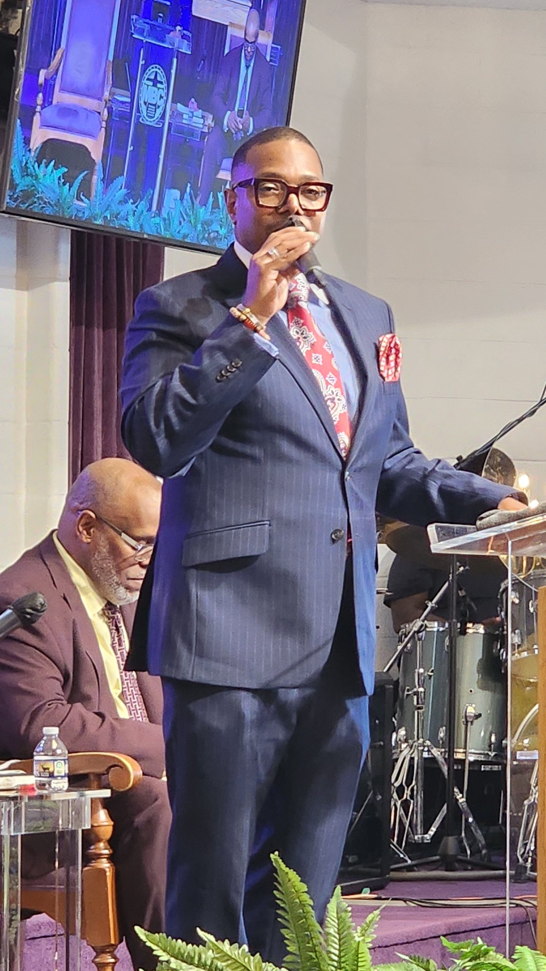 Reverend Craig A. Harcum preaching at Macedonia Baptist Church.